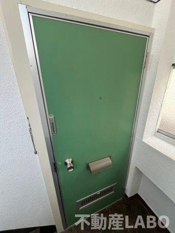 コスモハイツの玄関