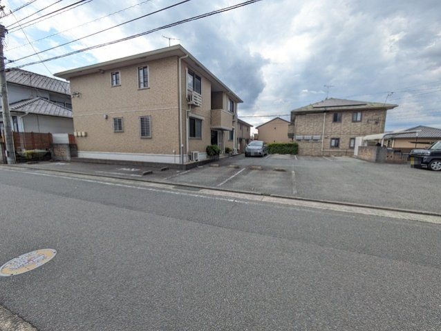 ブリエＢ棟 の駐車場