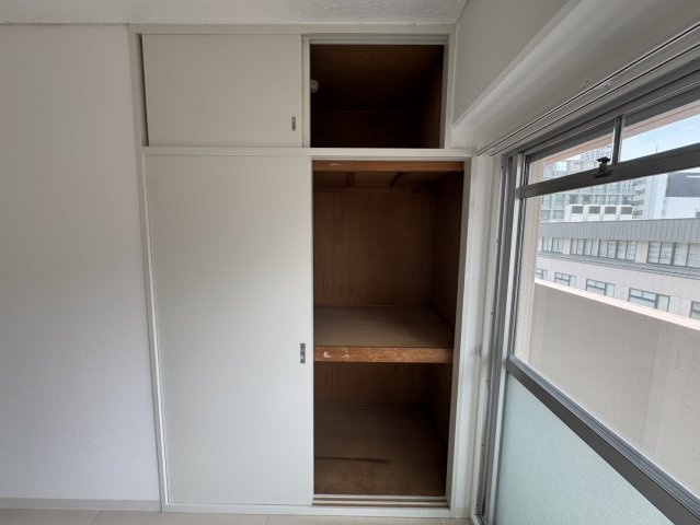 日商岩井三宮マンションの収納