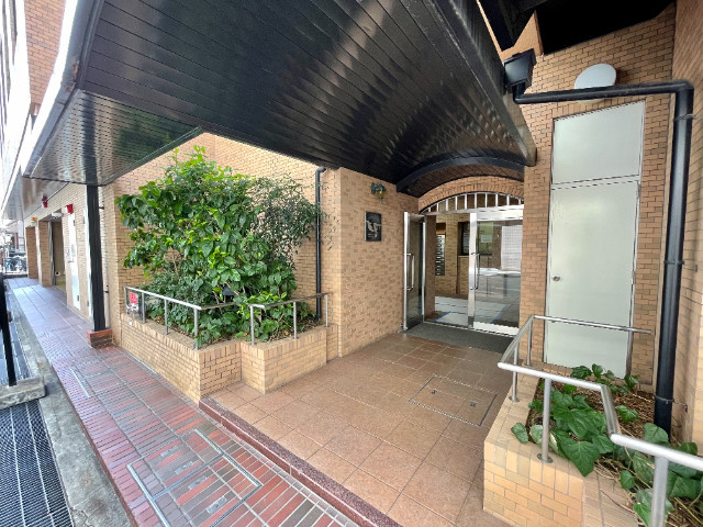 日商岩井三宮マンションのエントランス
