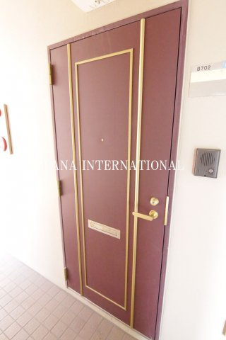 オスタペＢの玄関