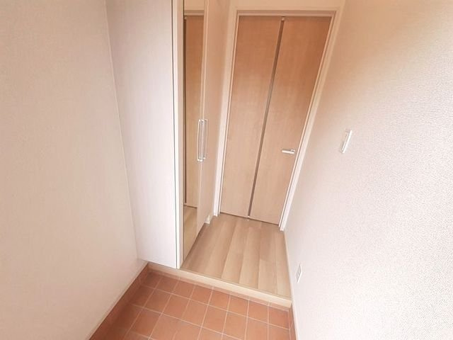 ベル　フォンテーヌ　Ｂの玄関|明るい玄関です