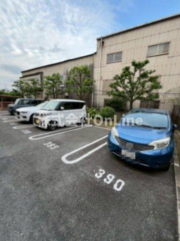 ライオンズマンション若江東参番館の駐車場