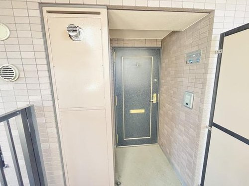 コスモ川口アーバンフォルム参番館の玄関|落ち着いた玄関です