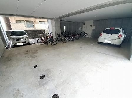 フェリオ清水の駐車場