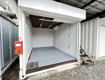 綾瀬市吉岡東５丁目の倉庫