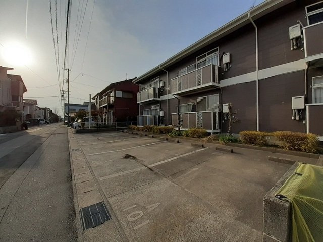 アクティブ河原Ａの駐車場