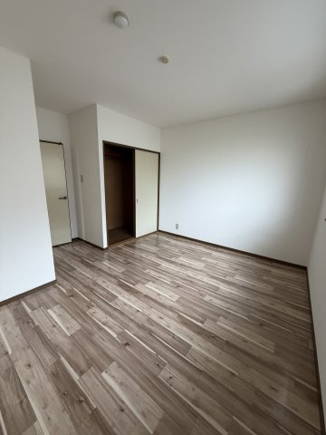 プレアール蔀屋本町の洋室