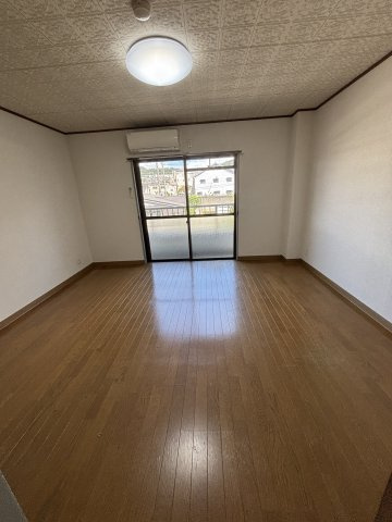 ルミエール畷の洋室