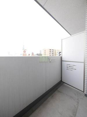 【バルコニー】 | Ｒｉｓｉｎｇ　ｐｌａｃｅ　浅草四番館 | 別のお部屋の写真です