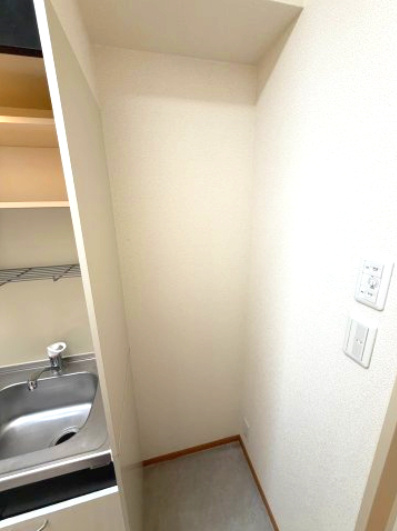 サン千歳のその他|室内洗濯機置場★上に収納あり