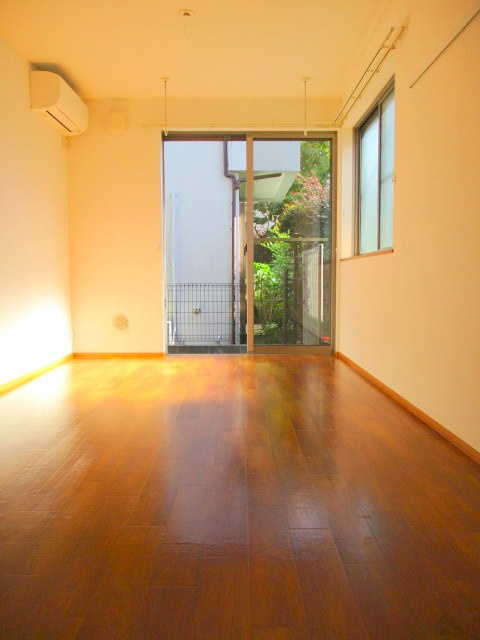 サン千歳の居間・リビング|★２面採光の明るいお部屋★角部屋