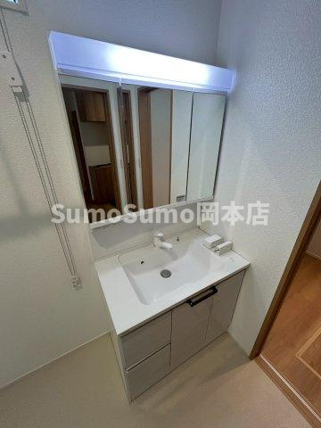 フォレストタウン芦屋の洗面所|明るい洗面所です