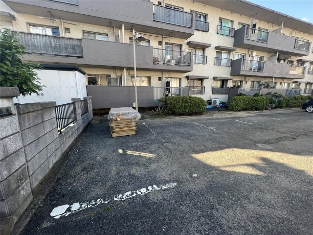 富野サンコーポ101号室の駐車場