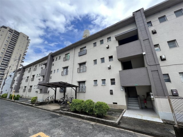 富野サンコーポ101号室のエントランス