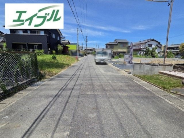 小牧市久保本町　新築戸建　２号棟の前面道路含む現地写真