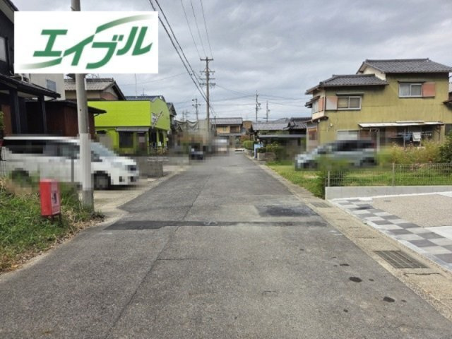 小牧市久保本町　新築戸建　２号棟の前面道路含む現地写真