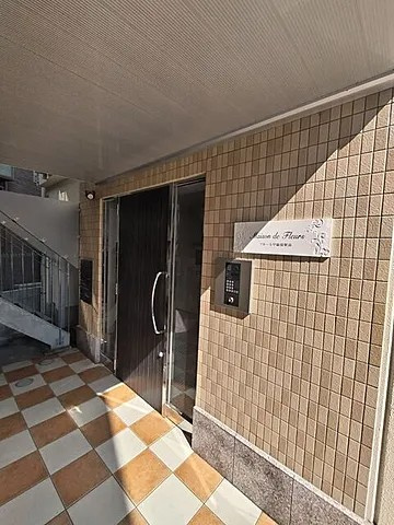 フルール甲陽園駅前のエントランス