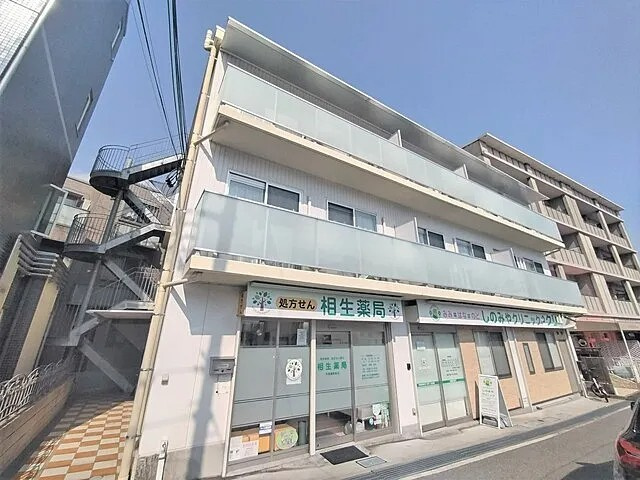 フルール甲陽園駅前の外観