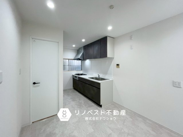 東大阪市花園西町1丁目の居間・リビング|白を基調とした内装で実際面積より広々としております♪