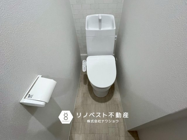 東大阪市花園西町1丁目のトイレ|トイレは1階廊下にございます。