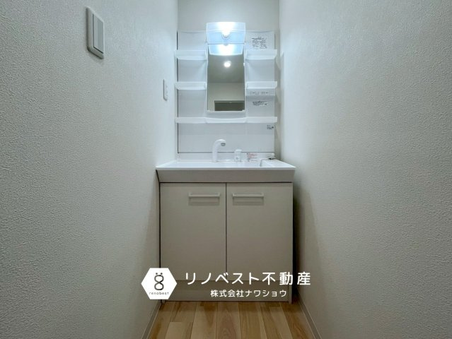 東大阪市花園西町1丁目の独立洗面台|収納もしっかり付いた独立洗面台です。
