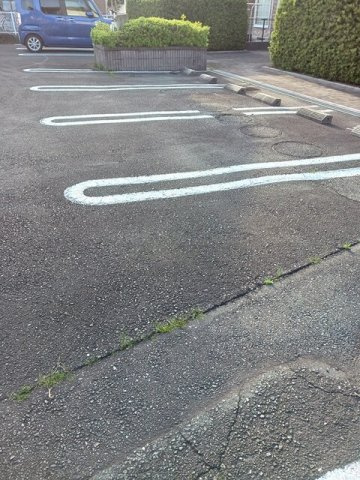 サファイアンエレガンスＥの駐車場