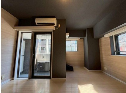 ラグジュアリーアパートメント御徒町の居間・リビング