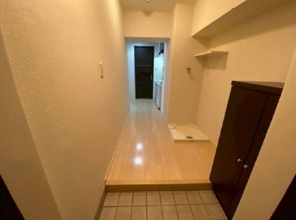 ラグジュアリーアパートメント御徒町の玄関