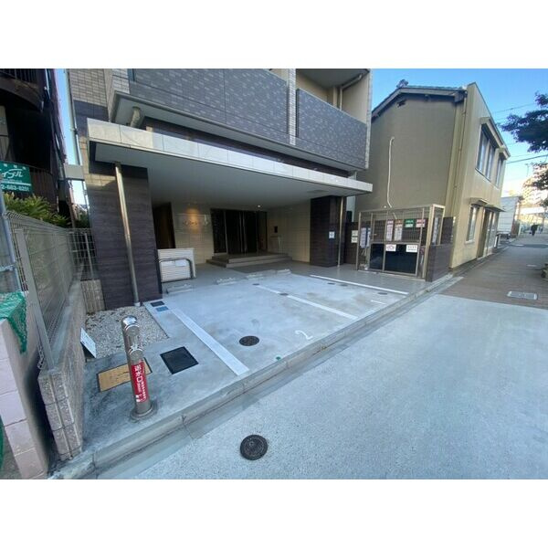 シャンポール内田橋の駐車場