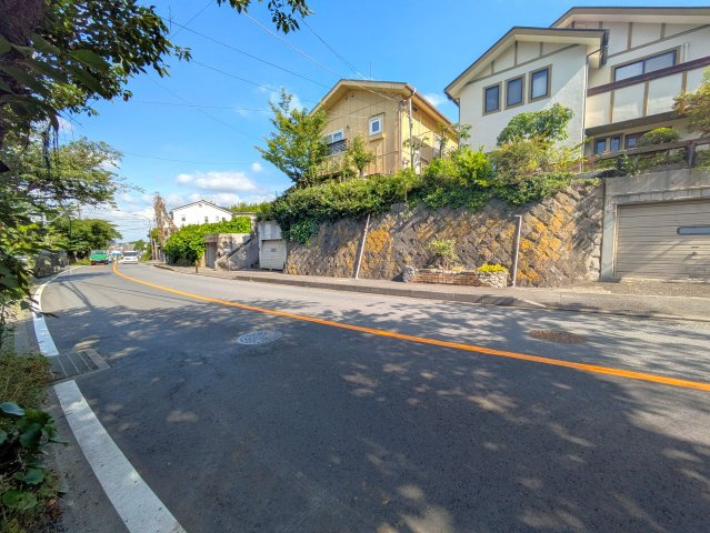 鎌倉山アドレス　３LDK　新築の前面道路含む現地写真|前面道路