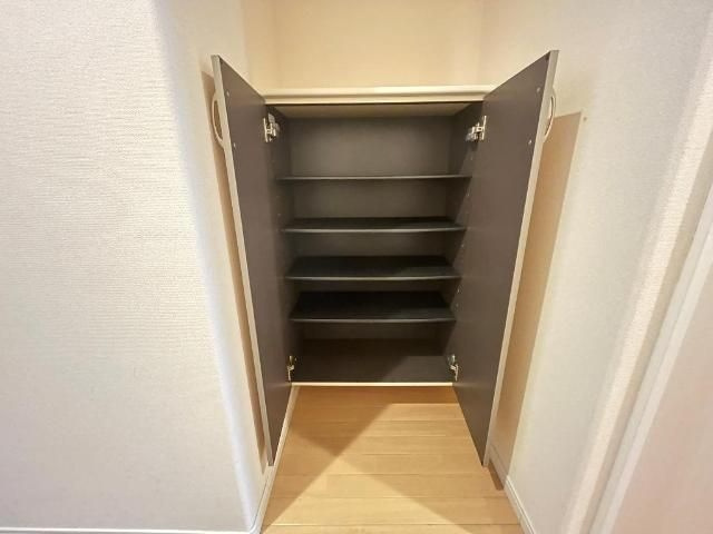 サン・フローラ　三郎丸の収納