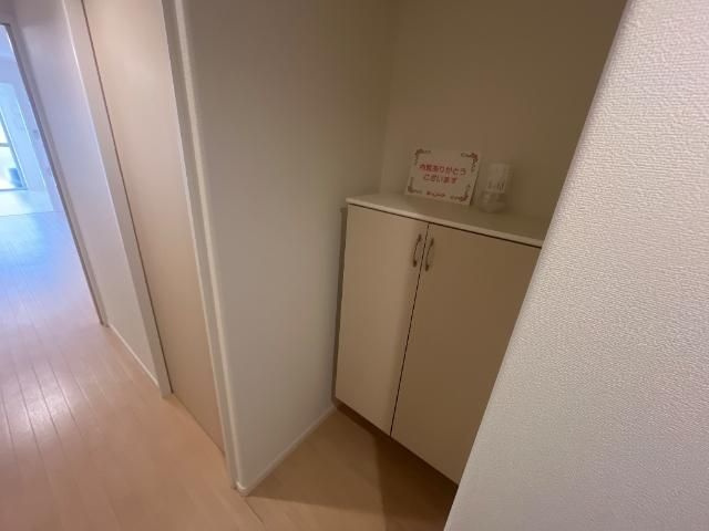 サン・フローラ　三郎丸の玄関