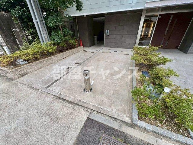 プレサンスロジェ丸の内CENTRAL CASAの駐車場