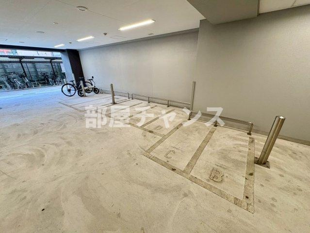 プレサンスロジェ丸の内CENTRAL CASAの駐車場