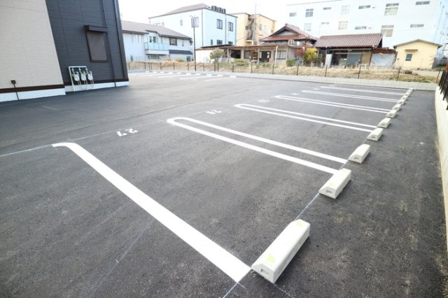 メゾンドソルテA棟の駐車場