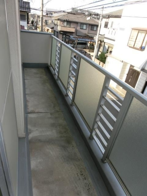 エレガンス中井のバルコニー