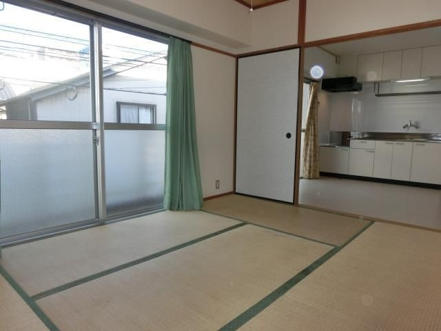 エレガンス中井の居間・リビング