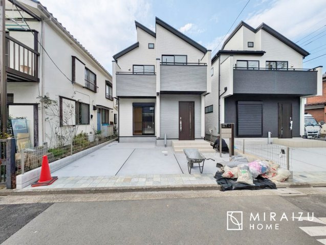 【庭】 | 青く澄み渡った綺麗な空と、陽の光をたっぷりと受ける、そんな新築住宅で新生活をスタートしてみませんか？見学・ご相談等、ミライズホーム(株)までお気軽にご連絡下さい♪