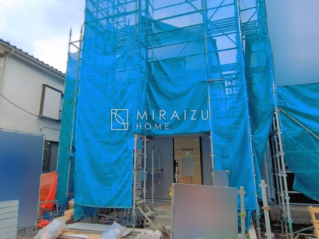 【居間・リビング】 | 陽当たりが心地の良いリビング空間です。日中はカーテンを開けて自然な光を取り込みリラックスして過ごしたいですね、照明器具もセンスの良いものを使いたいですね。