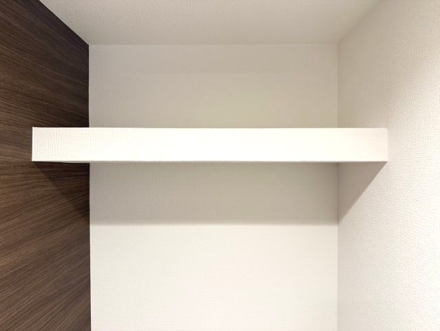 ウィンクルム・CRESTのトイレ|トイレにも収納できる棚付き