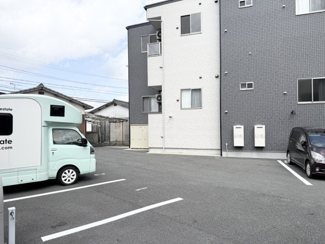 ウィンクルム・CRESTの駐車場|敷地内に駐車場があります
