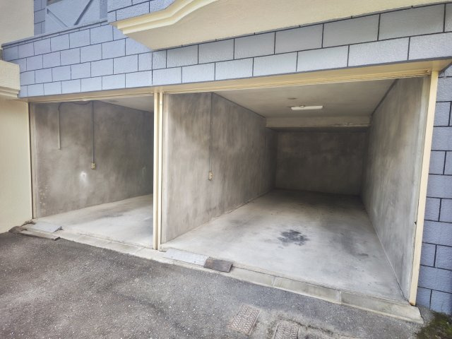 ドミシル並川の駐車場