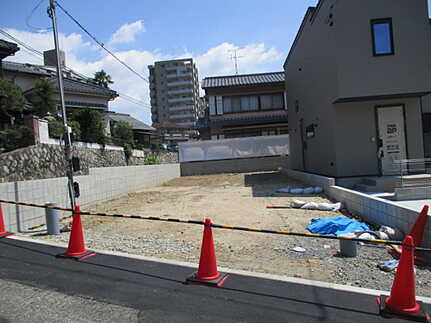 広島市西区古江東町の前面道路含む現地写真
