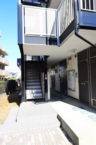 メゾン鵠沼のエントランス