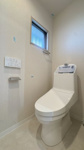 【トイレ】 | ライオンズマンション久留米プラザ3番館☆仲介手数料無料☆ | リフォーム済みのトイレは、温水洗浄便座付きで快適。窓も設けられており、自然光が差し込む明るく清潔感のある空間です。