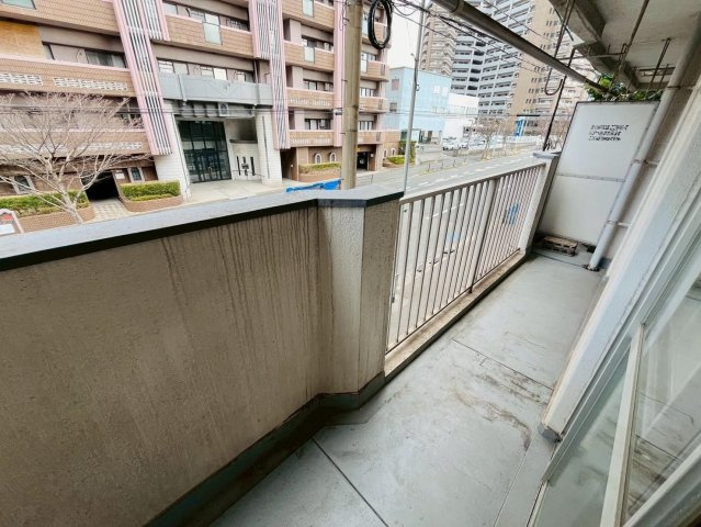 ファーストライフ大手町のバルコニー
