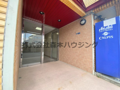 【エントランス】 | 　エステート野崎 | 清潔なエントランスです