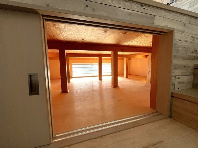 「敷地内同居ができる2棟」高知市長浜　中古一戸建ての収納|季節物や大型荷物も収納できる便利な大型収納。