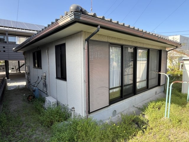 「敷地内同居ができる2棟」高知市長浜　中古一戸建ての外観|お庭スペース付き。ガーデニングも楽しめます。